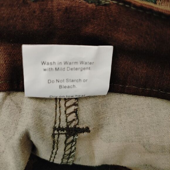 ROTHCO WOMEN'S WOODLAND CAMOUFLAGE CAPRI PANTS. - Picture 9 of 9